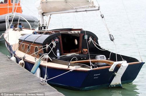 Tragic boat - found running aground without crew ©  SW